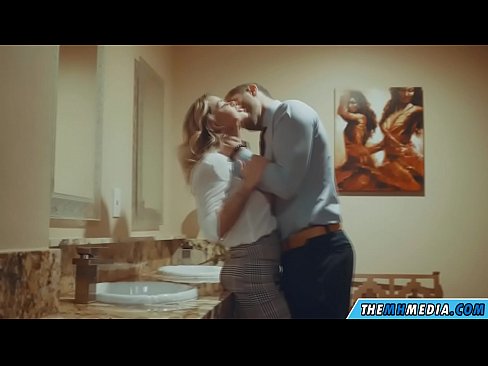 ❤️ Kiam belplena blondulo delogas vin en publika necesejo ❤️ Seksofilmeto ĉe eo.yinshuabang.top